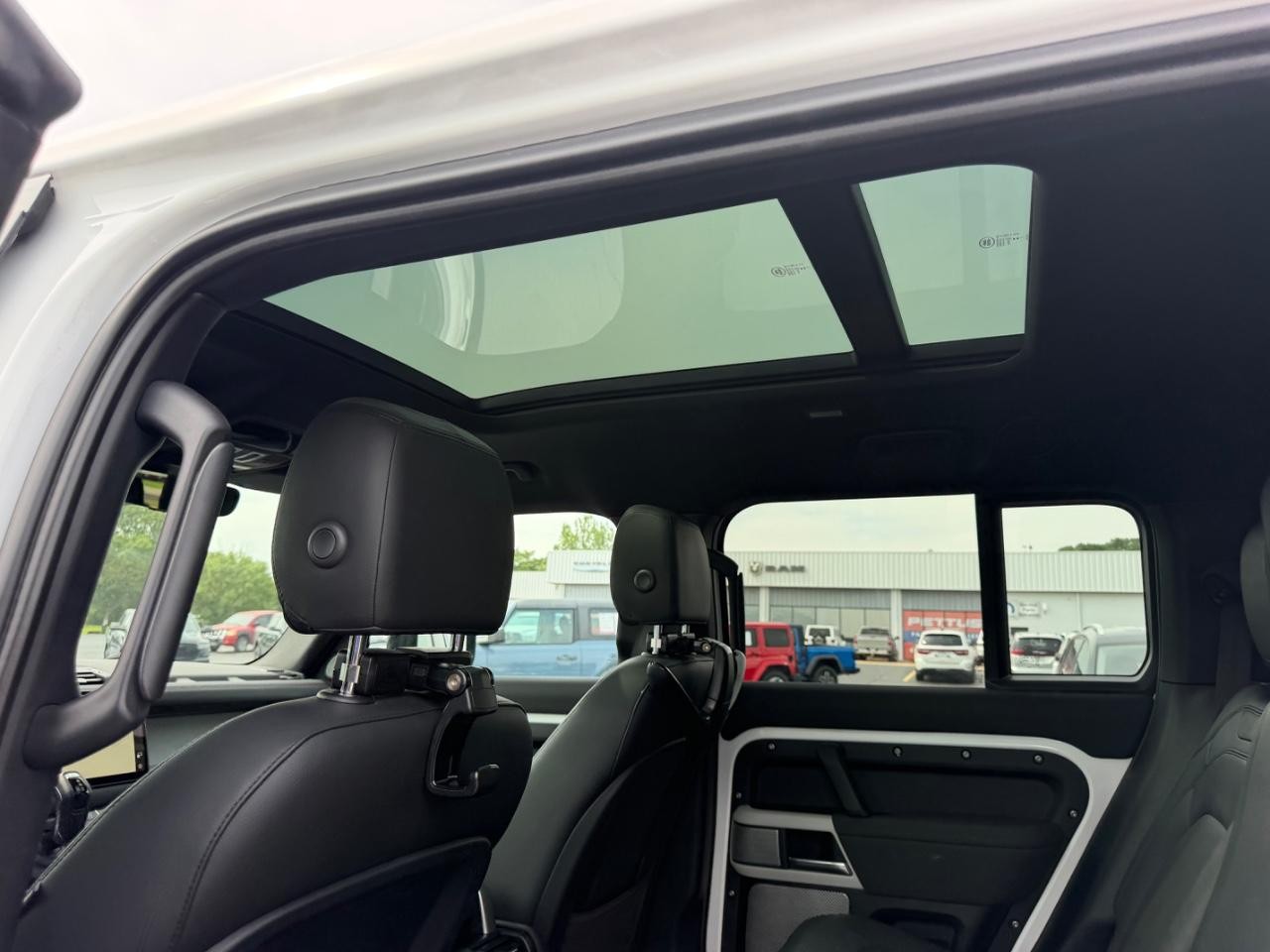 2023 Land Rover Defender S - Photo 11
