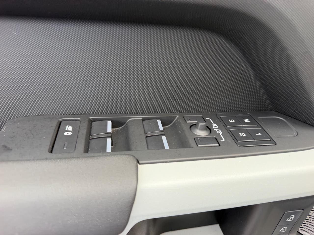 2023 Land Rover Defender S - Photo 21