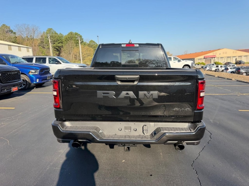 New 2026 Ram 1500 EXPRESS CREW CAB 4X4 5'7 BOX Pickup