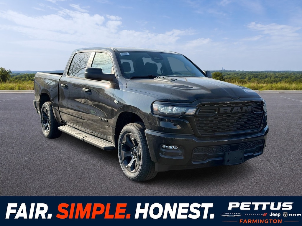 New 2026 Ram 1500 EXPRESS CREW CAB 4X4 5'7 BOX Pickup