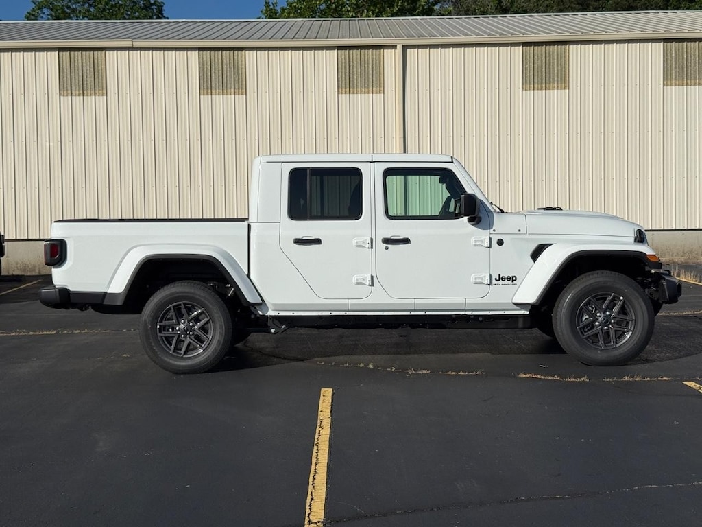 New 2026 Jeep Gladiator SPORT S 4X4 Pickup