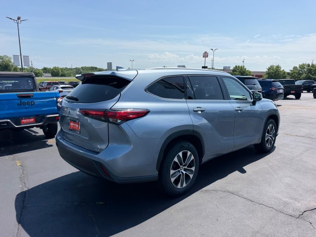 Used 2022 Toyota Highlander XLE FWD (Natl) SUV