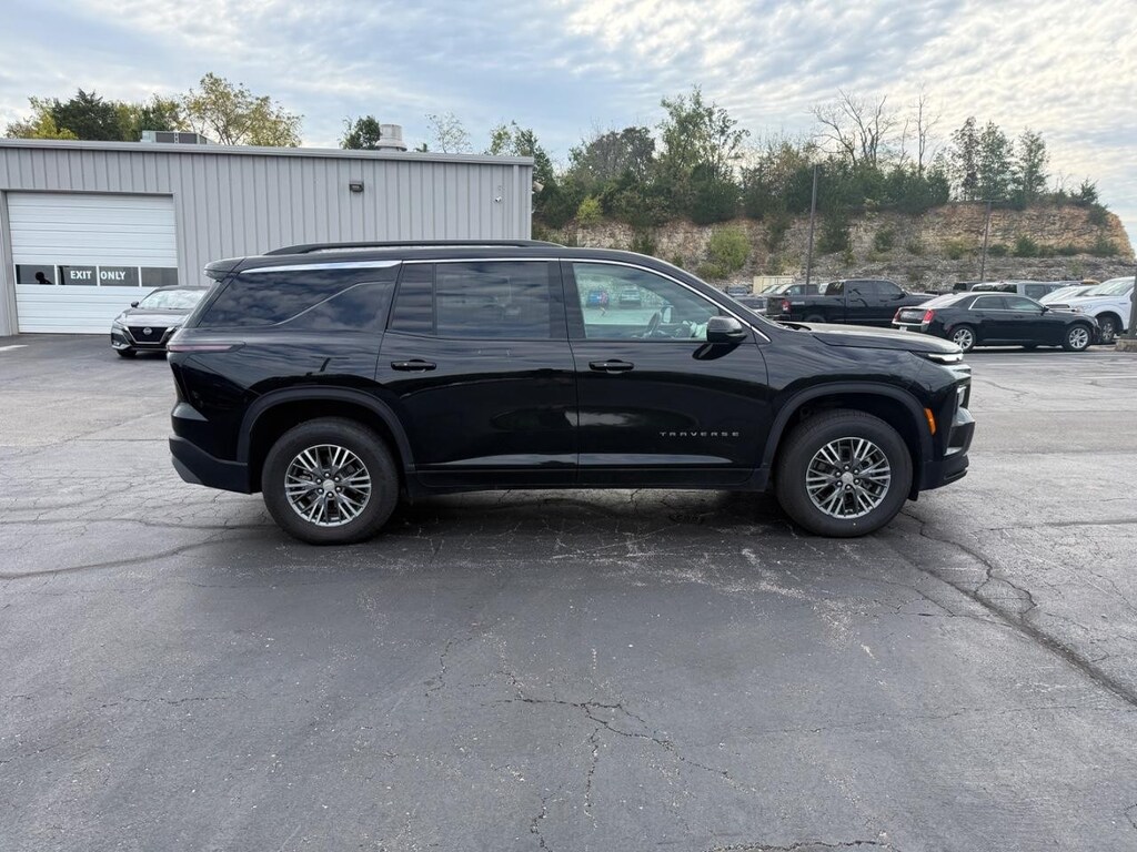 Used 2025 Chevrolet Traverse FWD 4dr LT w/1LT