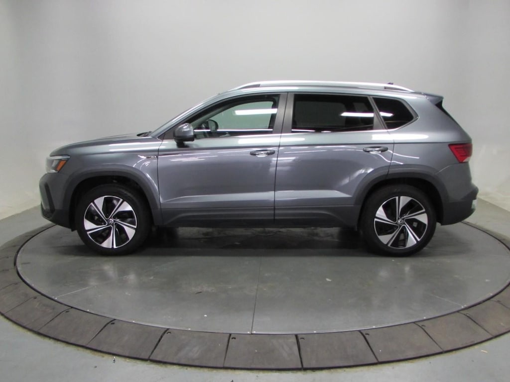Used 2024 Volkswagen Taos SE 4motion