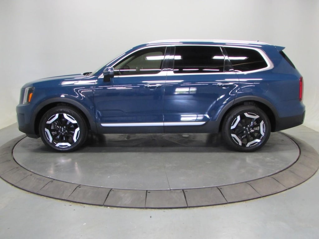 Used 2024 Kia Telluride S FWD