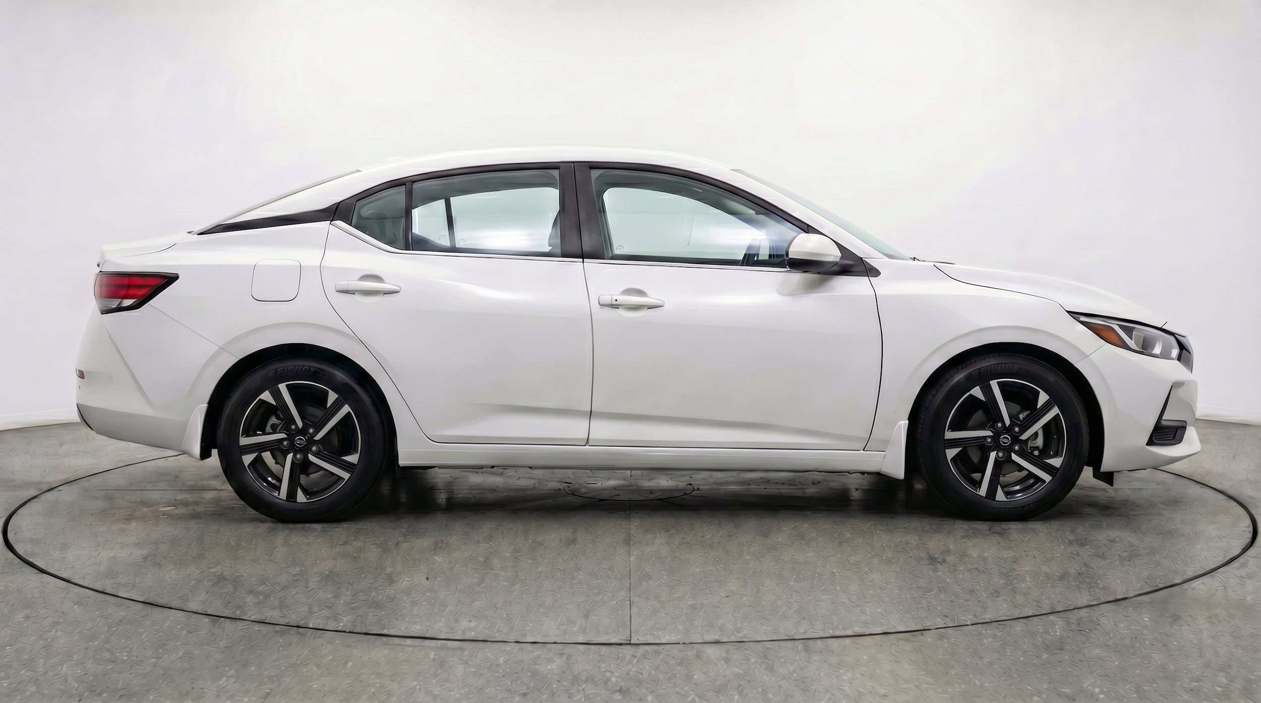 Thumbnail: 2025 Nissan Sentra - 10