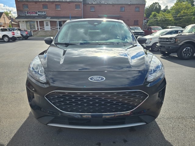 Used 2022 Ford Escape SE with VIN 1FMCU0G64NUB13487 for sale in Greenville, PA