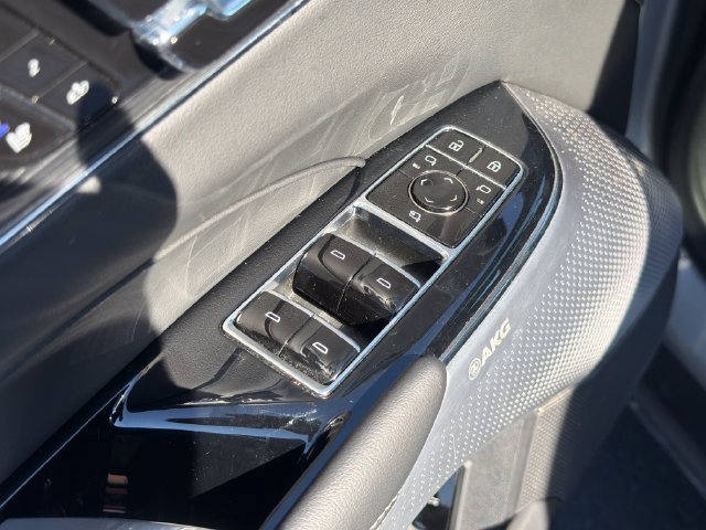 2024 Cadillac LYRIQ Luxury 2 - Photo 11