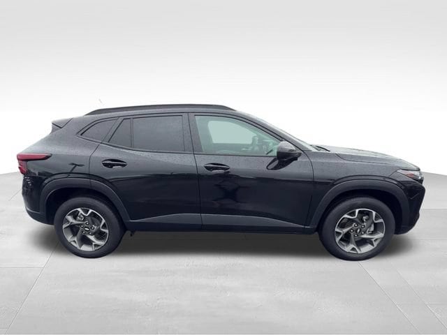 2024 Chevrolet Trax LT - Photo 7