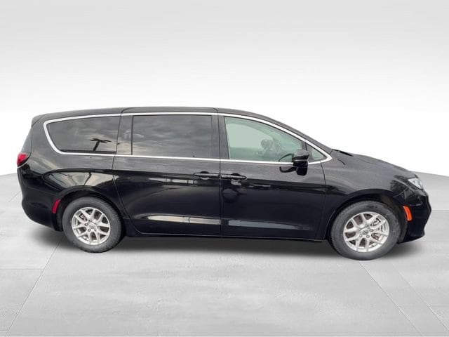 2024 Chrysler Pacifica Touring L - Photo 7