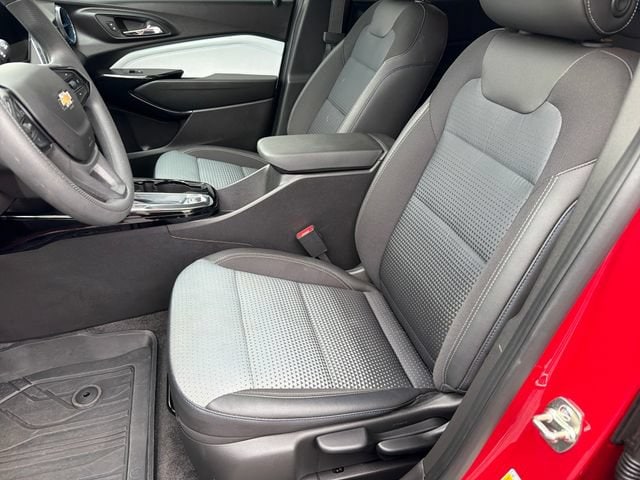 2026 Chevrolet Trax LT - Photo 9