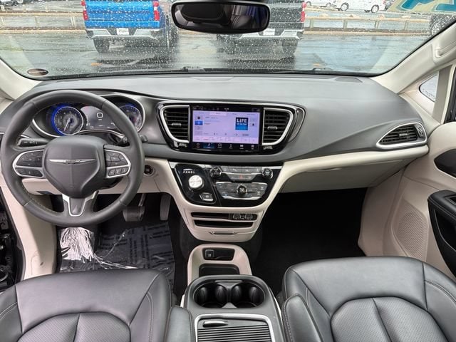 2024 Chrysler Pacifica Touring L - Photo 12