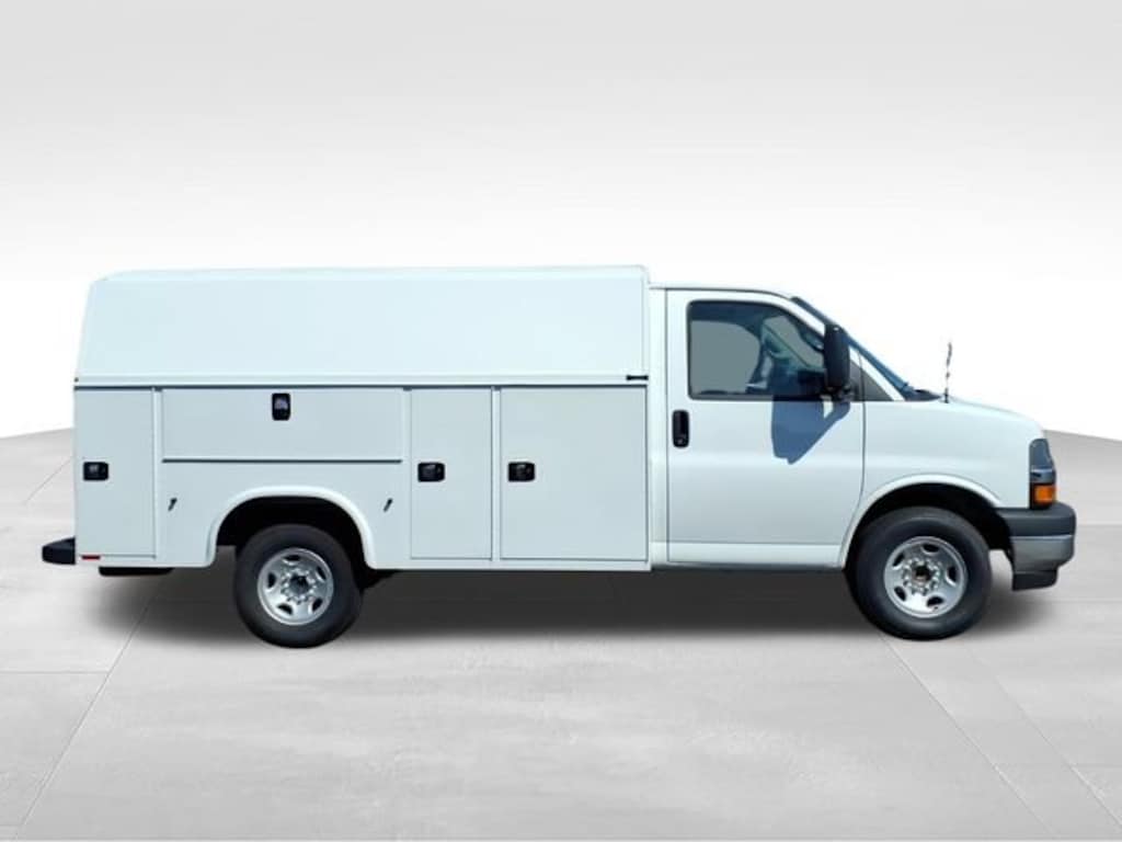 New 2026 Chevrolet Express Cutaway 3500 1WT Cutaway Van