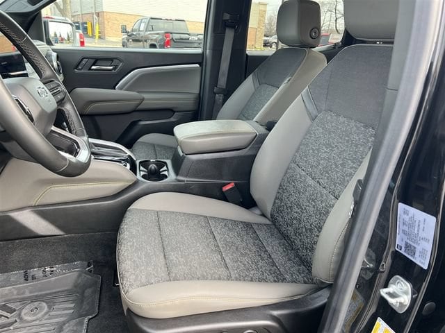 2024 Chevrolet Colorado ZR2 - Photo 12