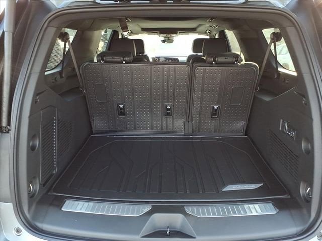 2026 Chevrolet Suburban High Country - Photo 4