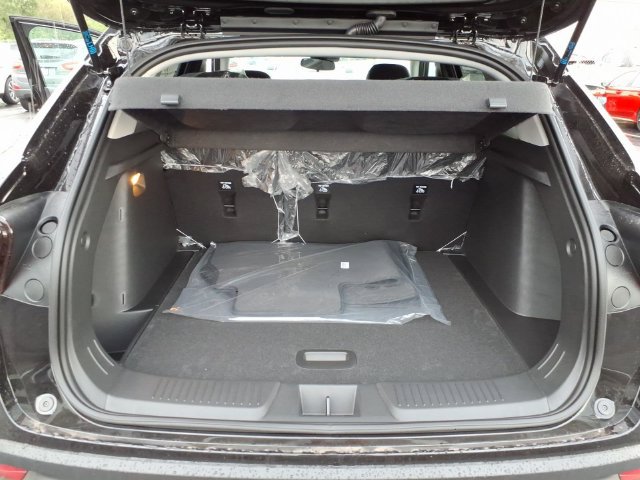 2026 Chevrolet Trax LT - Photo 9