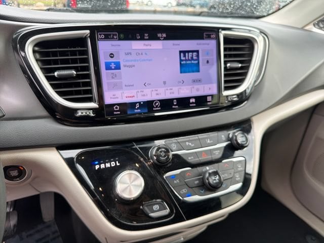 2024 Chrysler Pacifica Touring L - Photo 16