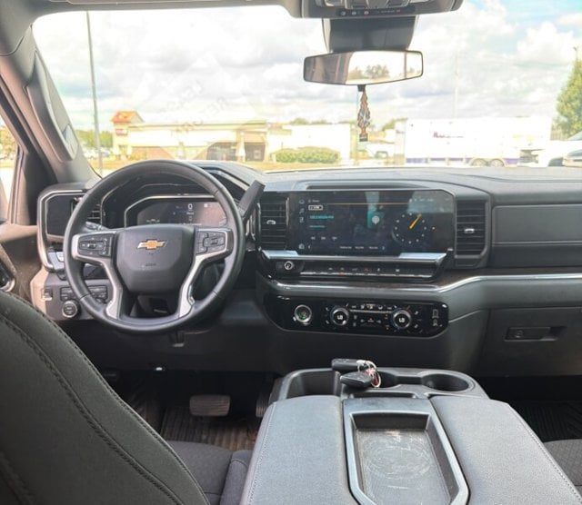 2023 Chevrolet Silverado 1500 LT - Photo 10