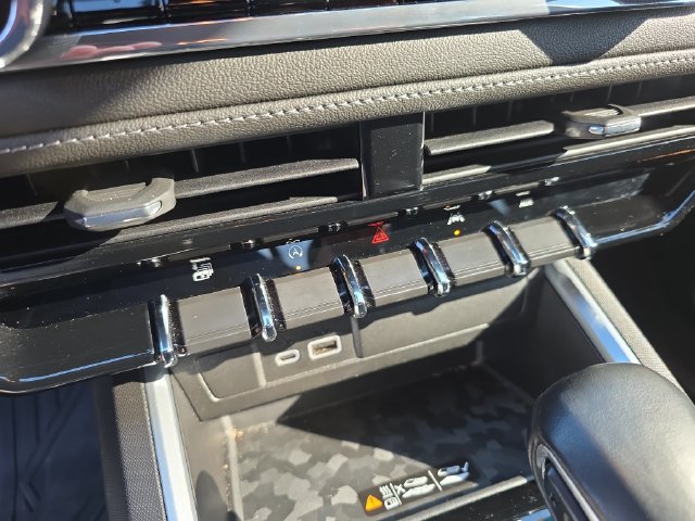2024 Chevrolet Colorado LT - Photo 24