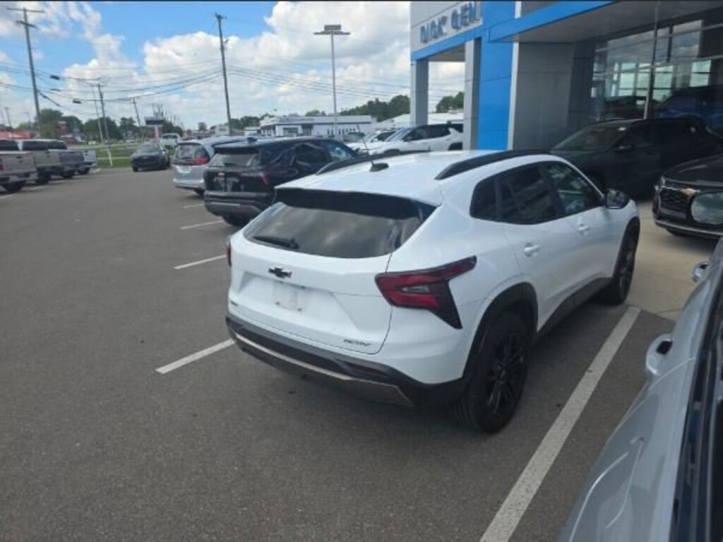 Used 2024 Chevrolet Trax Activ SUV