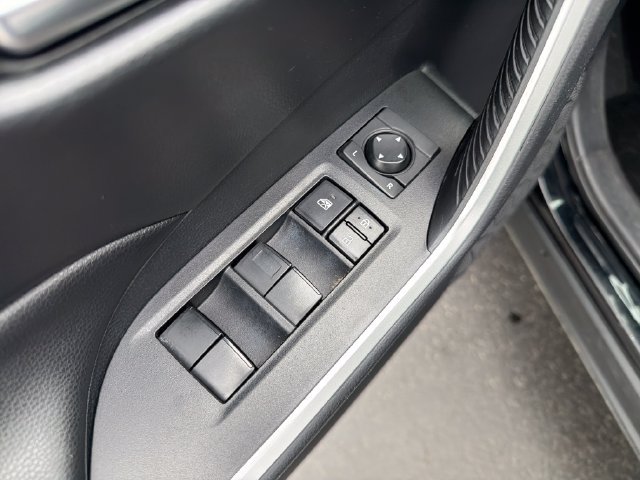 2019 Toyota RAV4 XLE - Photo 13