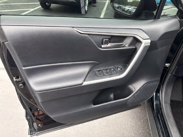 2019 Toyota RAV4 XLE - Photo 11