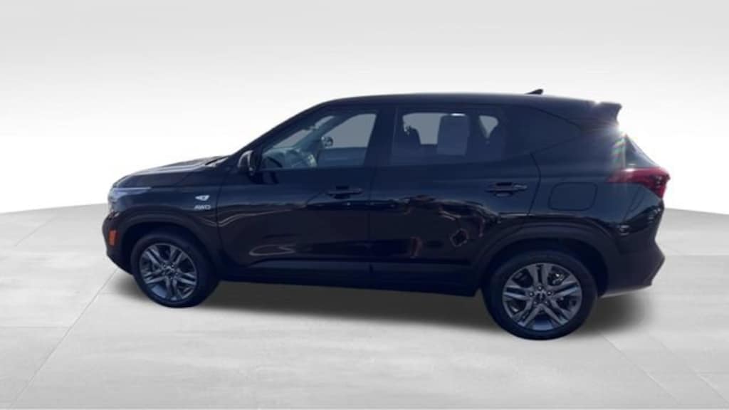 Used 2023 Kia Seltos LX SUV