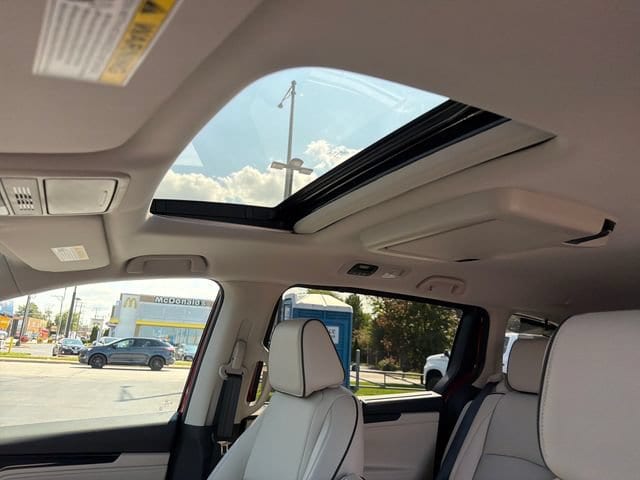 2025 Honda Odyssey Touring - Photo 25