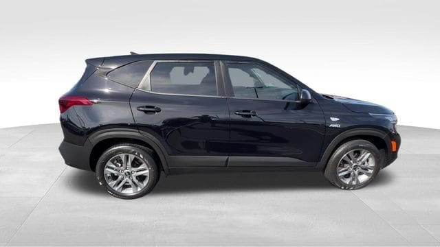 2023 Kia Seltos LX - Photo 8