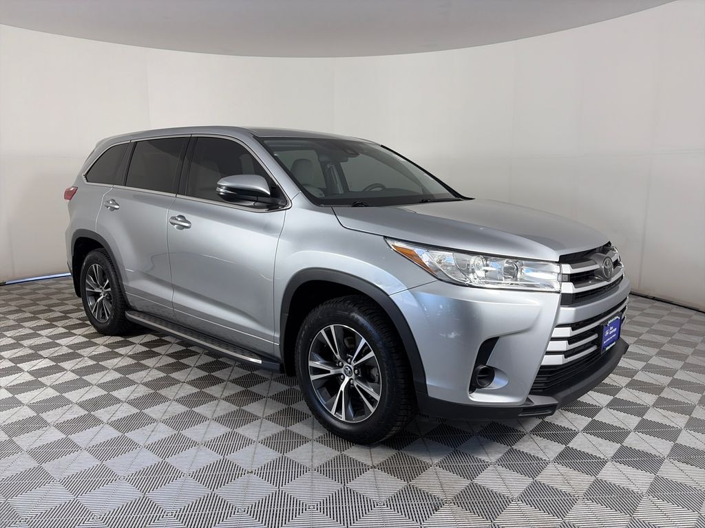 Used 2017 Toyota Highlander LE SUV