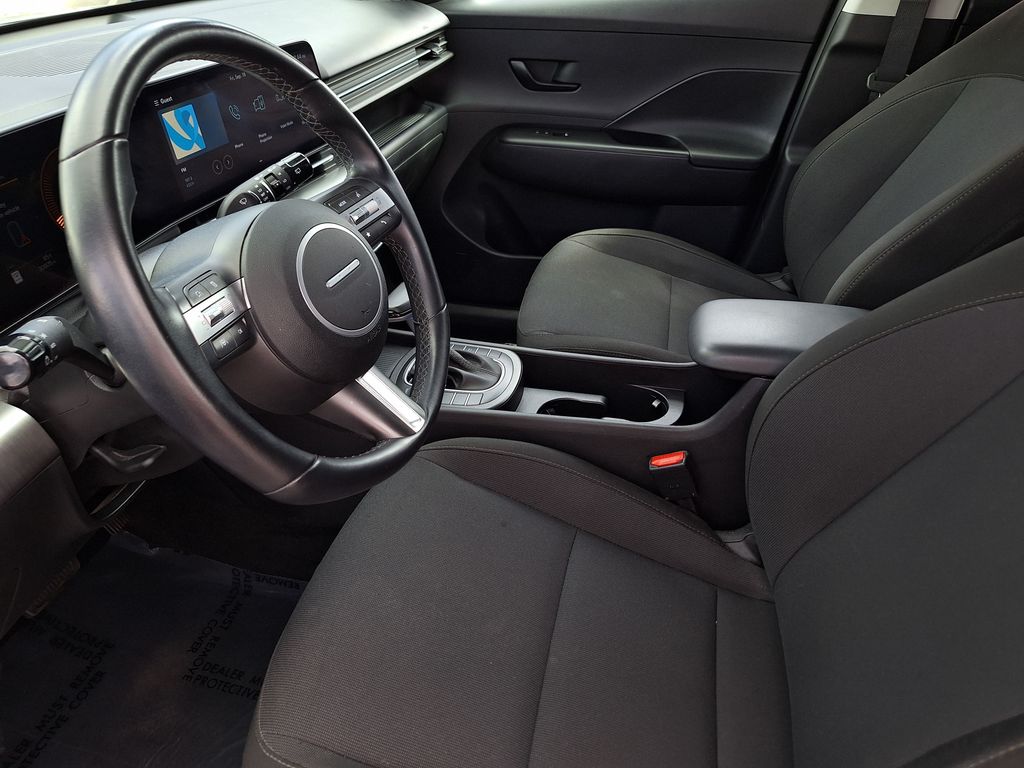 2025 Hyundai Kona SEL - Photo 10