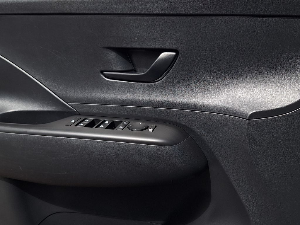 2025 Hyundai Kona SEL - Photo 9