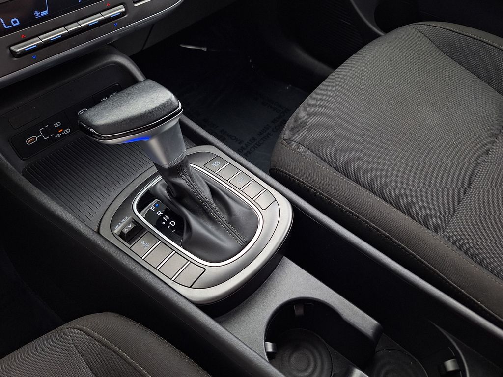 2025 Hyundai Kona SEL - Photo 23