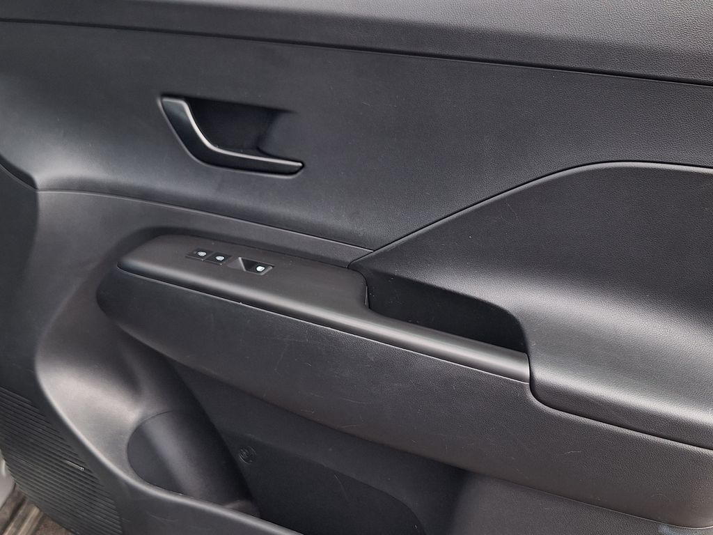 2025 Hyundai Kona SEL - Photo 25