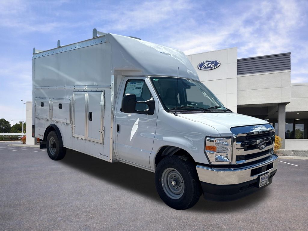  Ford E-350 Cutaway