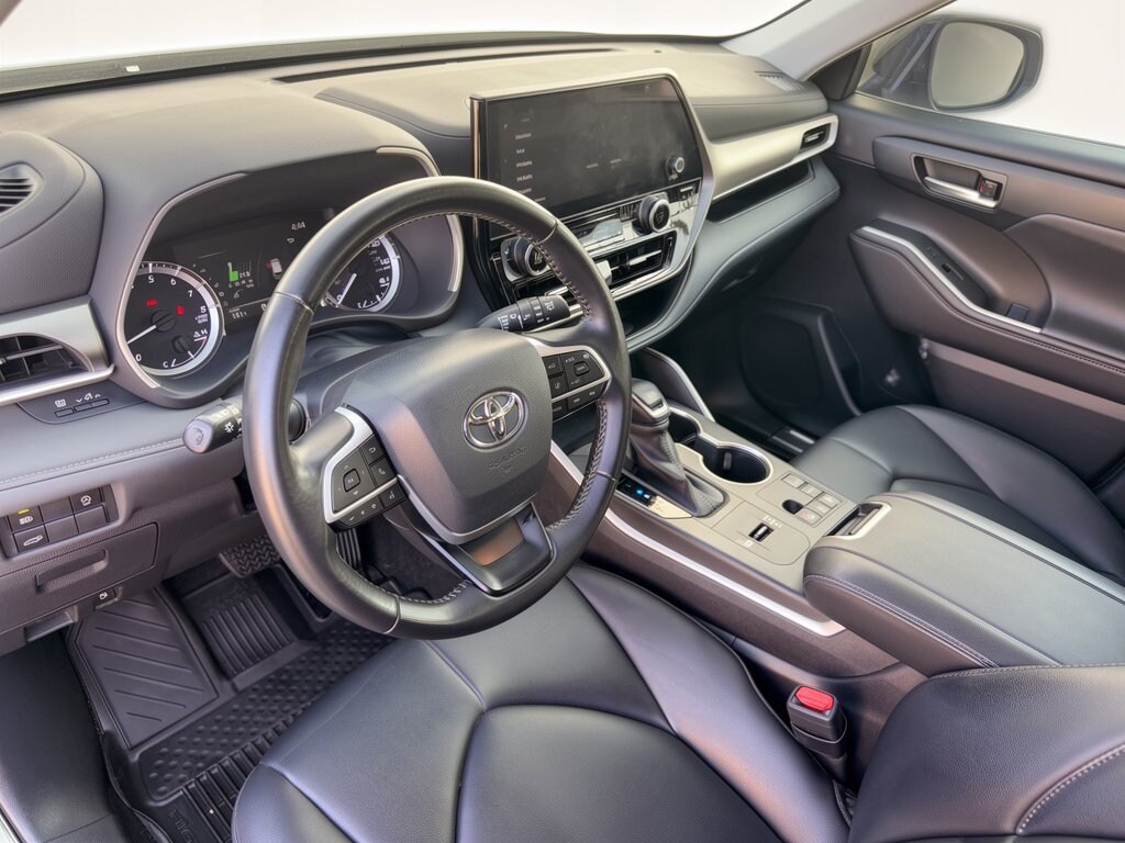 Used 2024 Toyota Highlander LE SUV