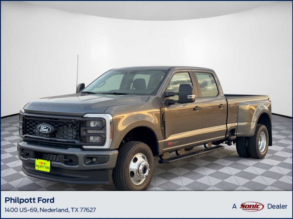 2027 Ford F-350 LARIAT Truck Crew Cab