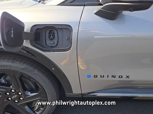 2025 Chevrolet Equinox EV RS - Photo 16