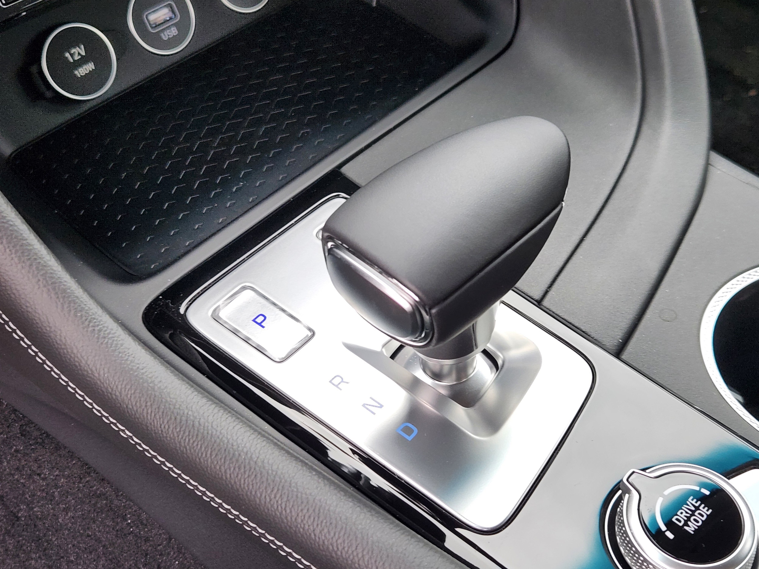 2026 GENESIS G70 Standard - Photo 13