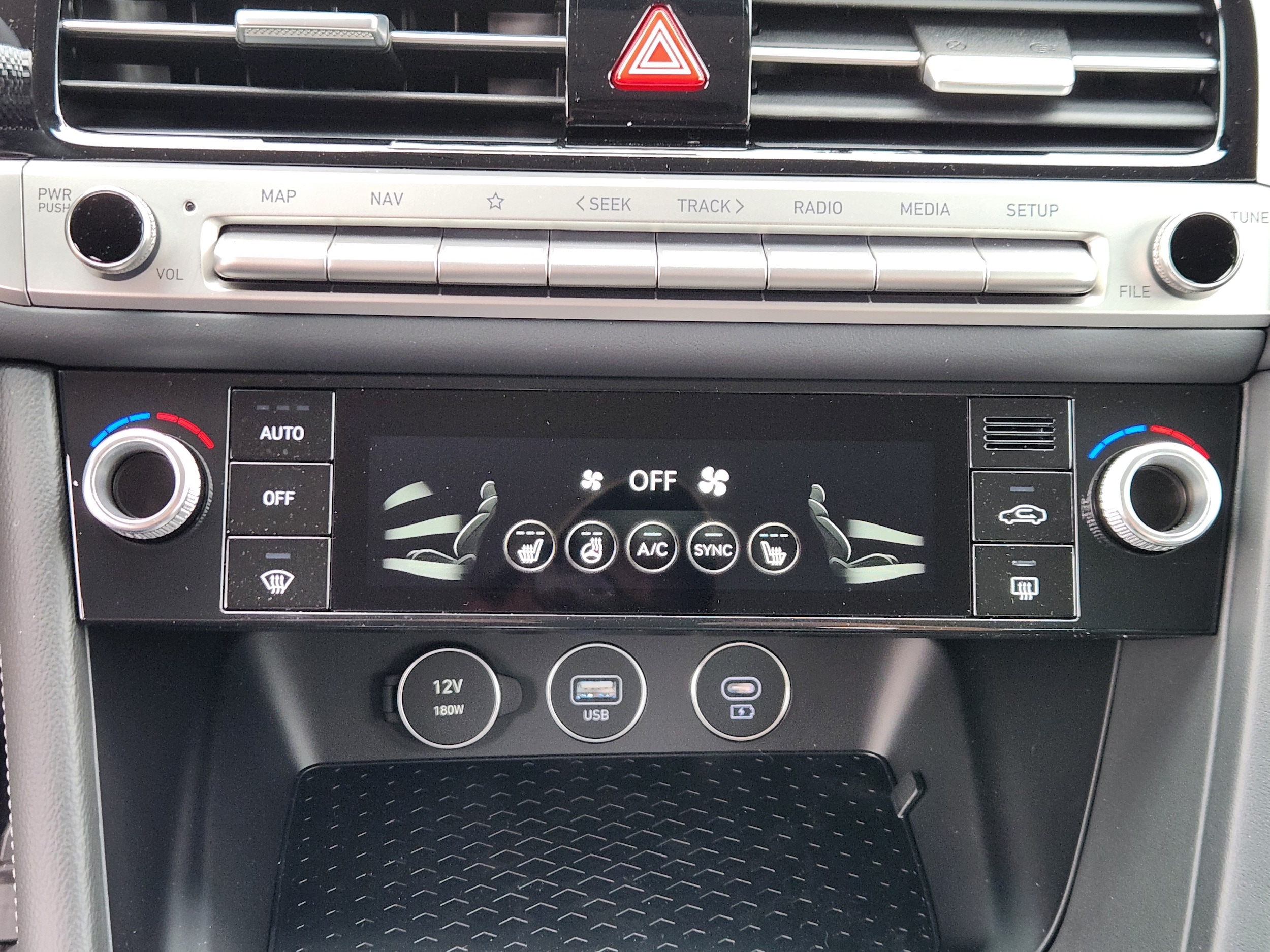 2026 GENESIS G70 Standard - Photo 12