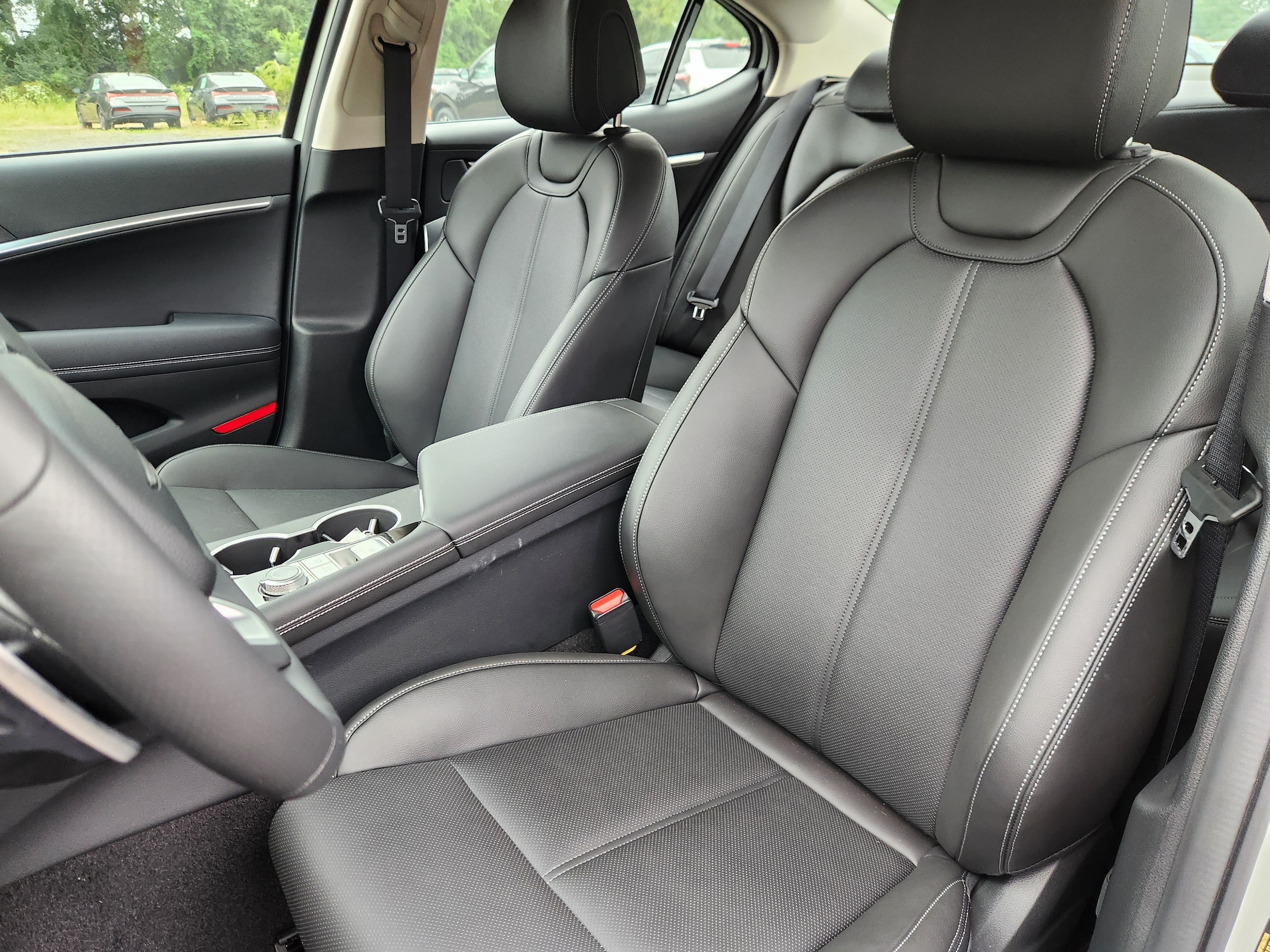 2026 GENESIS G70 Standard - Photo 8