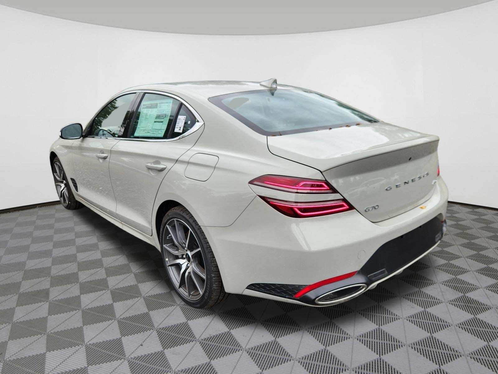 2026 GENESIS G70 Standard - Photo 3