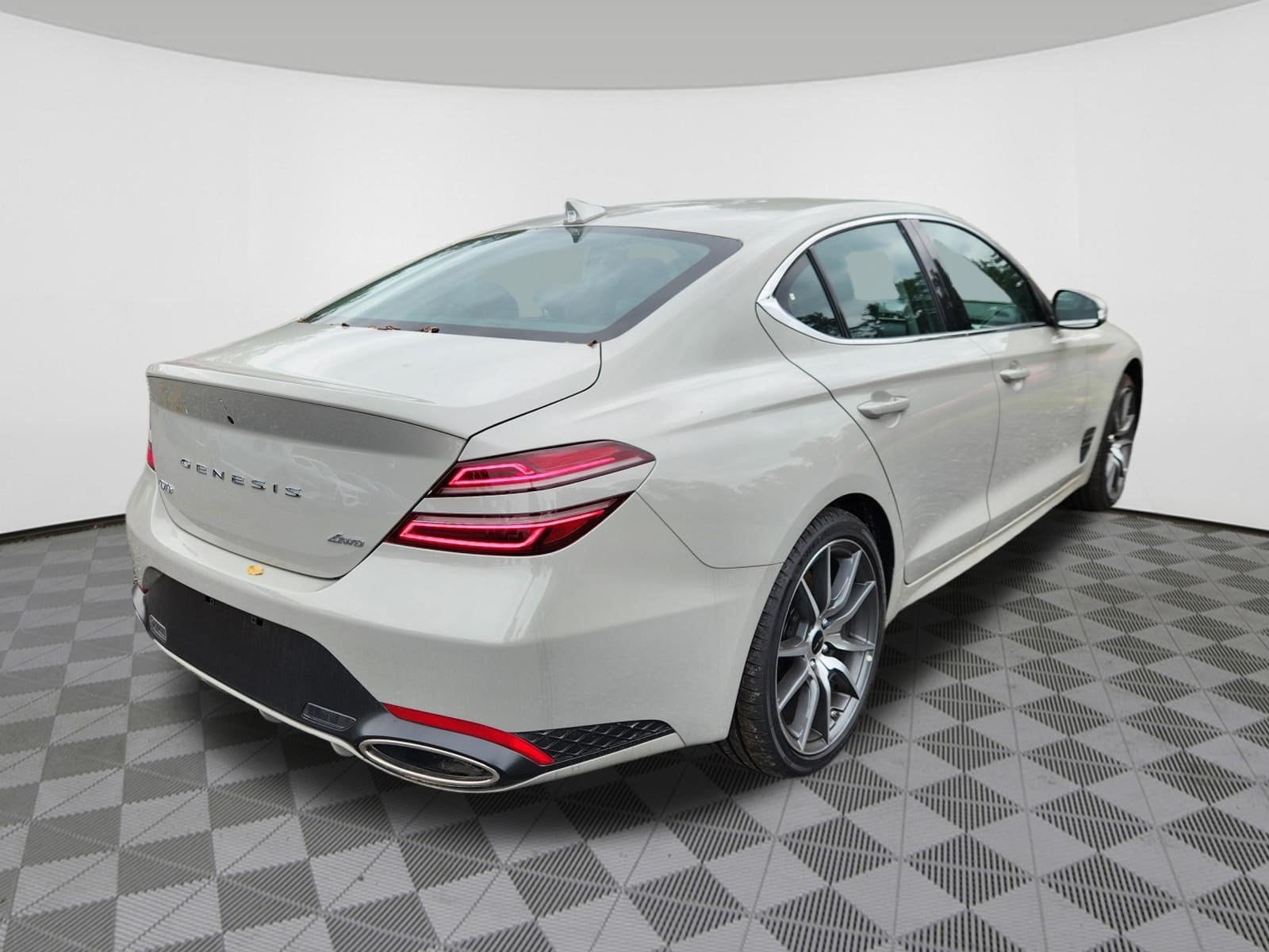 2026 GENESIS G70 Standard - Photo 4