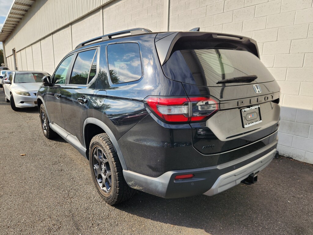 Certified 2025 Honda Pilot TrailSport SUV