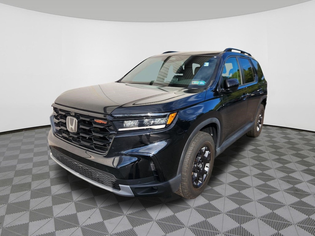 Certified 2025 Honda Pilot TrailSport SUV