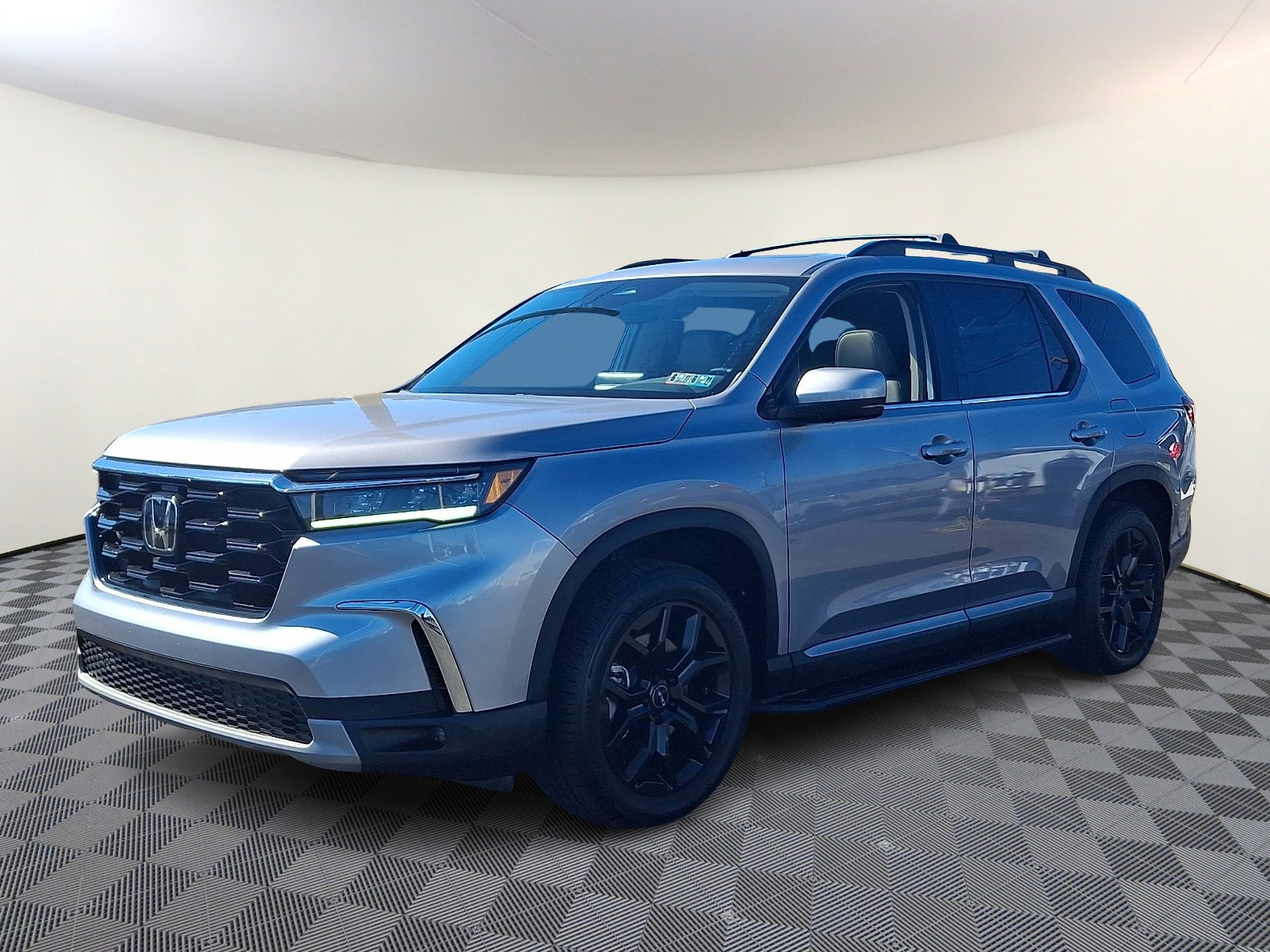 Certified 2025 Honda Pilot Touring Sport Utility