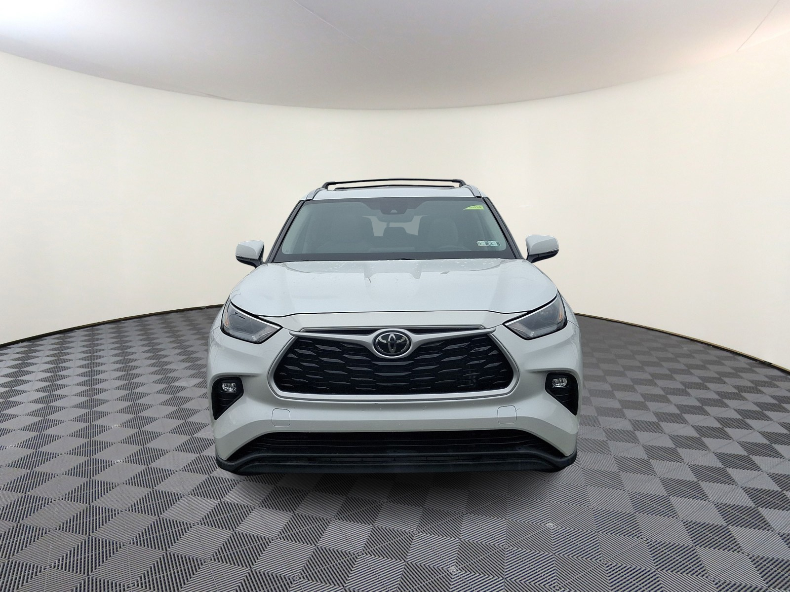 Used 2022 Toyota Highlander XLE Sport Utility