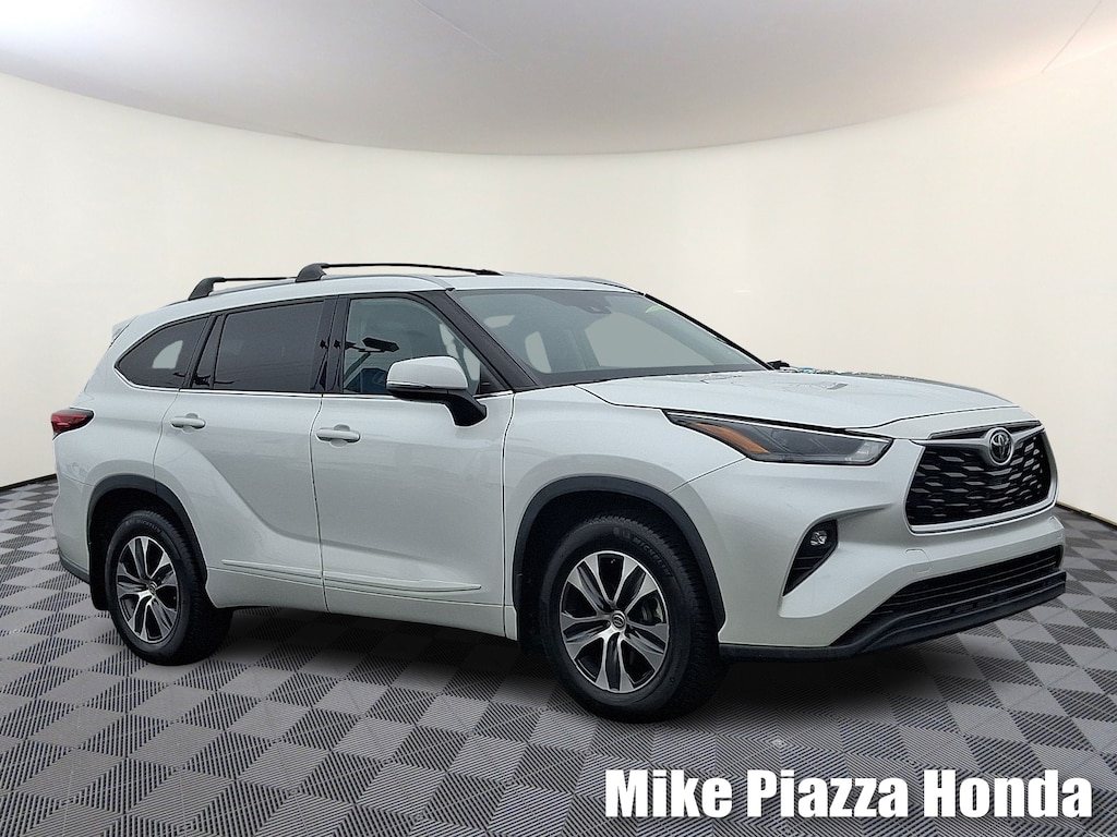 Used 2022 Toyota Highlander XLE Sport Utility