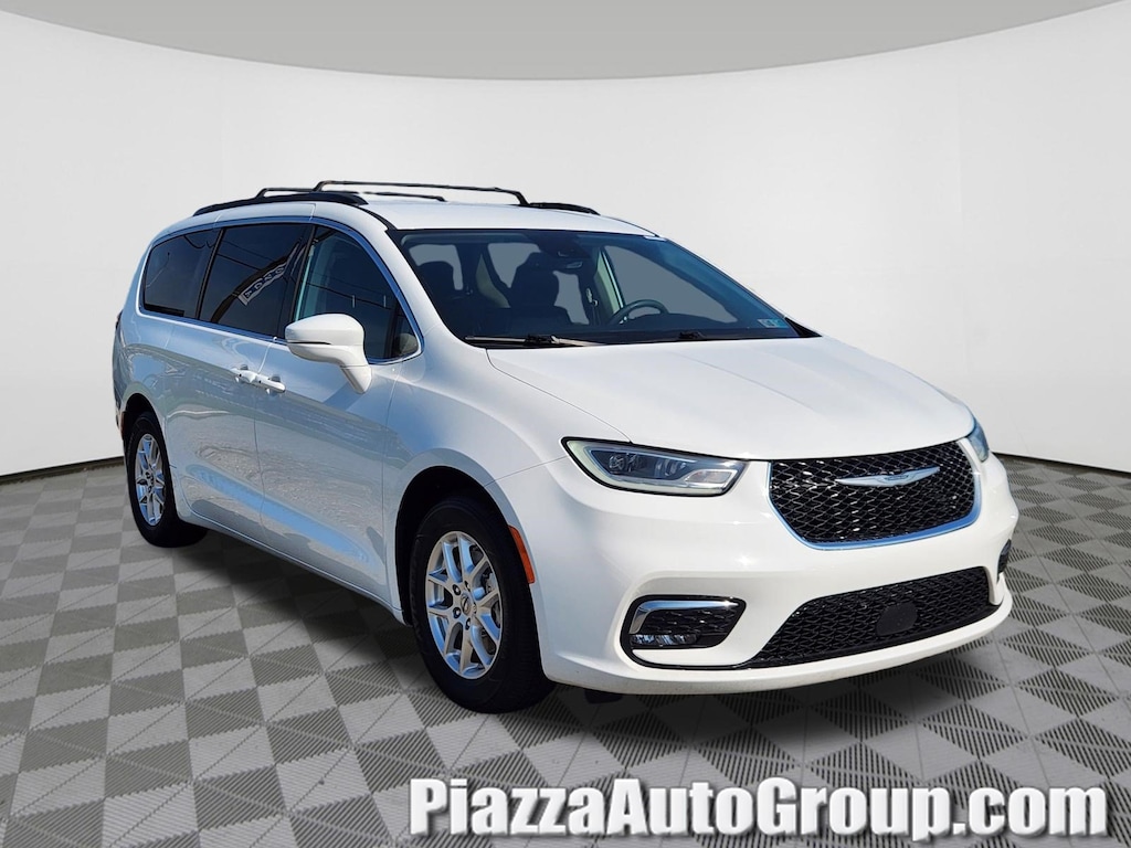 Used 2022 Chrysler Pacifica Touring L Van Passenger Van