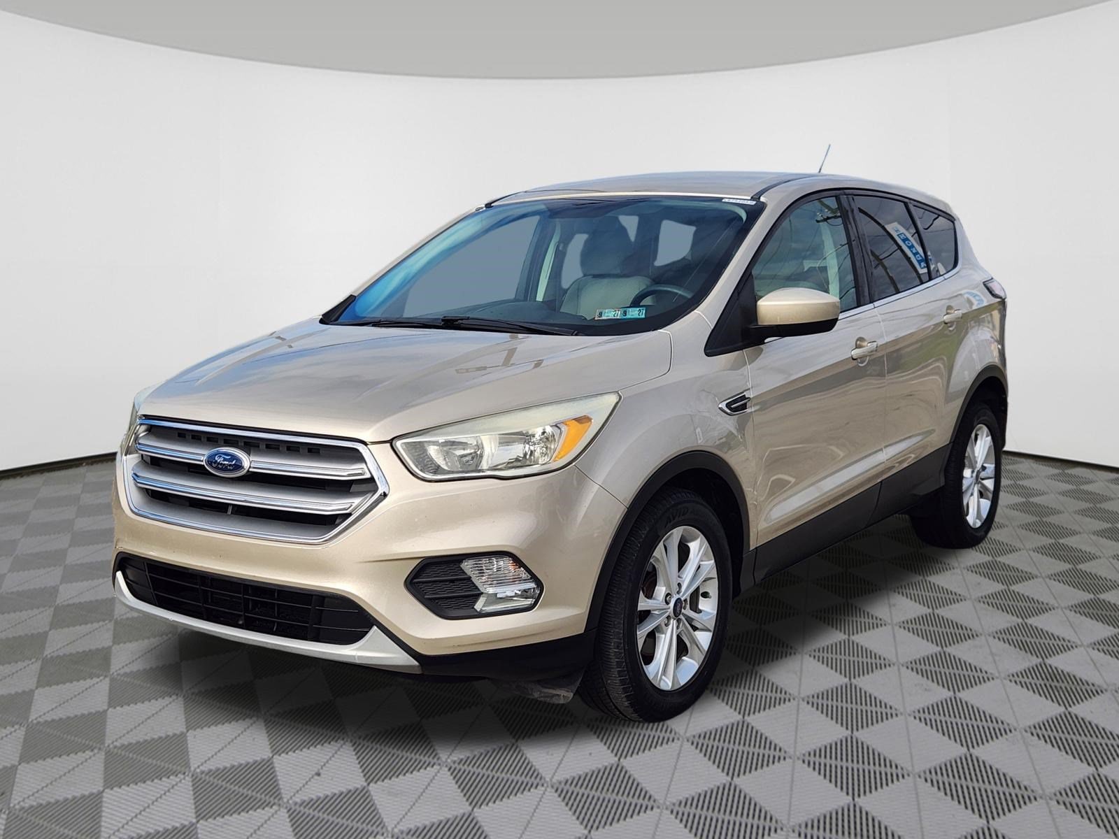 Used 2017 Ford Escape SE with VIN 1FMCU0GDXHUD33817 for sale in Philadelphia, PA